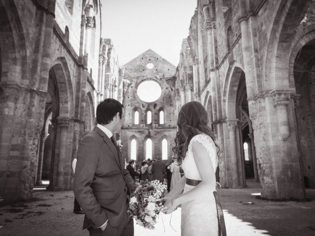 Roofless wedding Tuscany