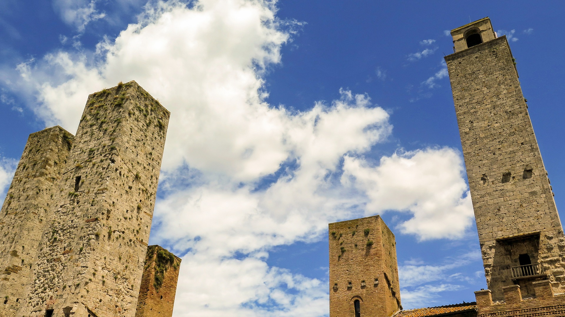 http://www.tenutadipapena.it/wp-content/uploads/2015/03/san-gimignano-504291_1920.jpg