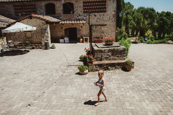 tuscan-country-chic-wedding-photography-open-field-ceremony-1014