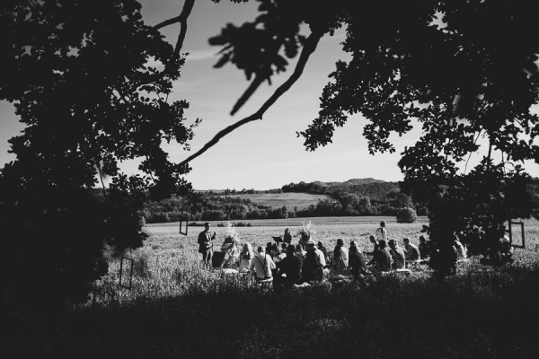 tuscan-country-chic-wedding-photography-open-field-ceremony-1063