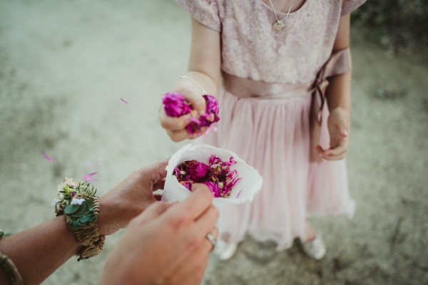 tuscan-country-chic-wedding-photography-open-field-ceremony-1065