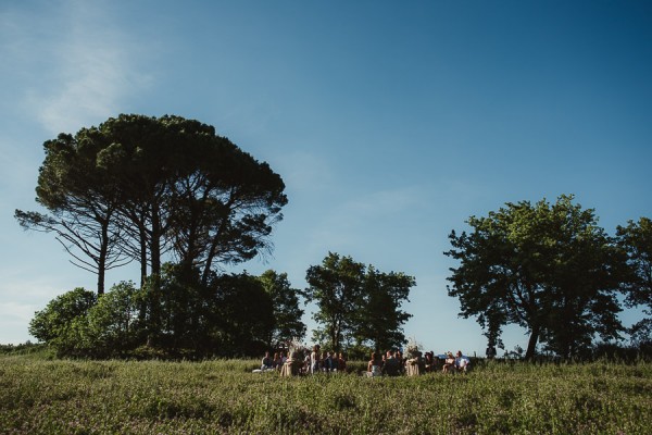 tuscan-country-chic-wedding-photography-open-field-ceremony-1080